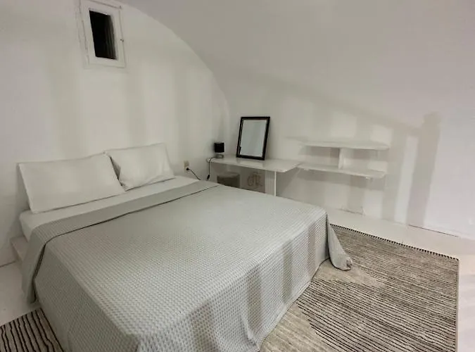 Santorini Grace Holiday 이메로비글리